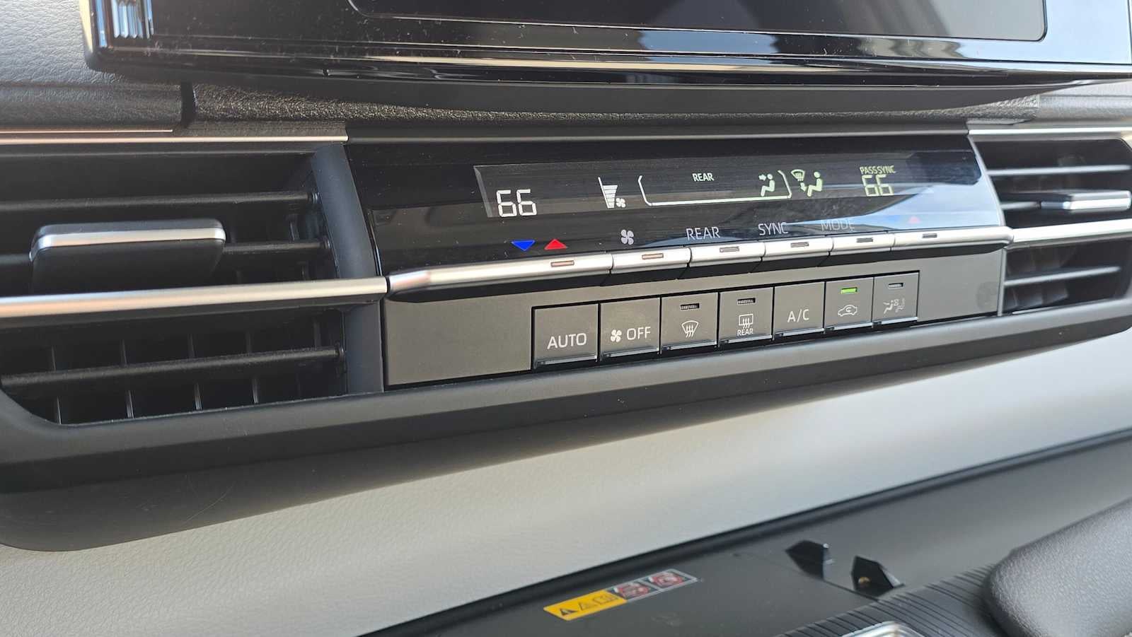 2025 Toyota Sienna LE