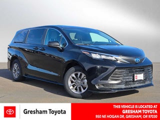 2025 Toyota Sienna LE