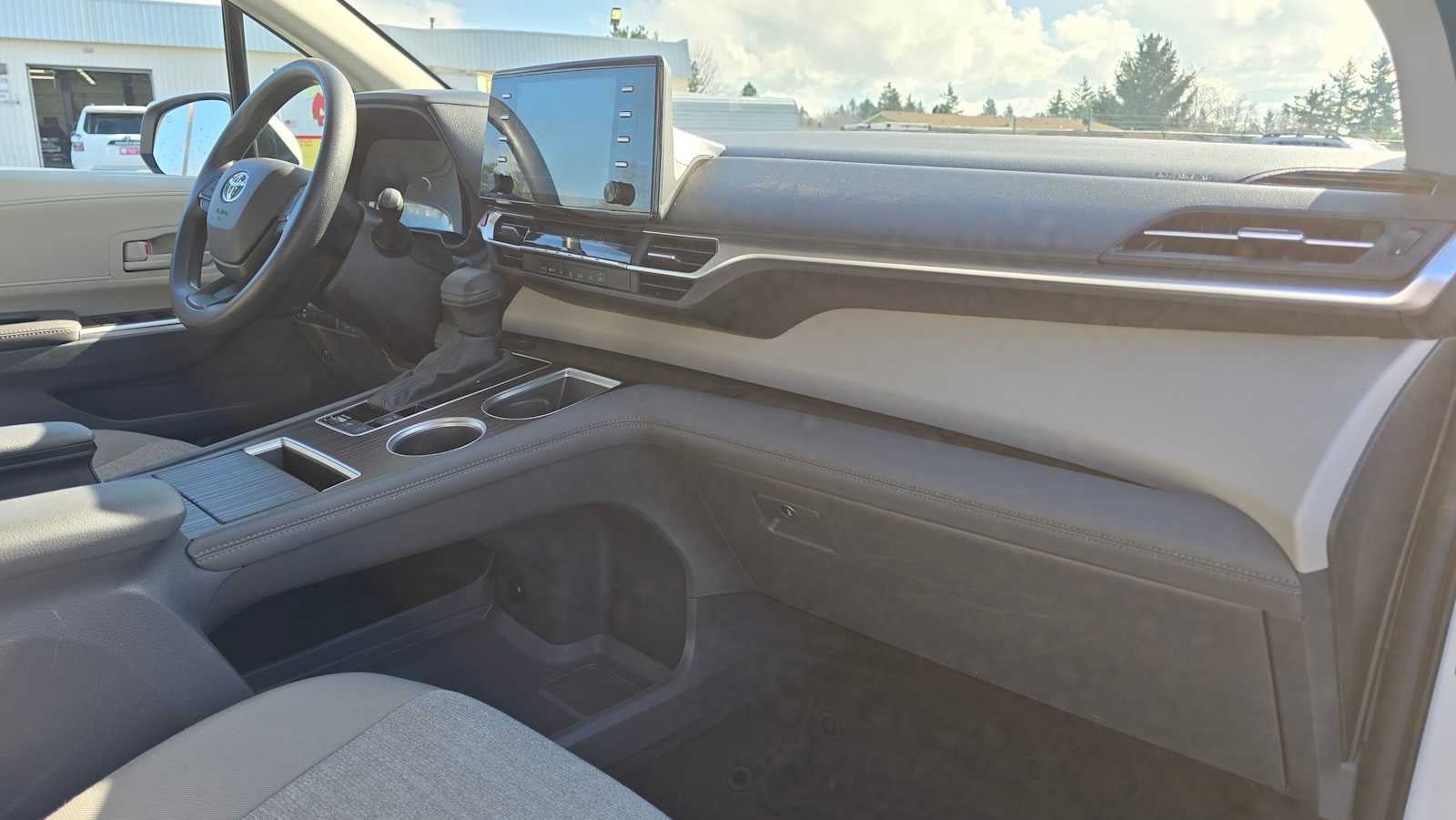 2024 Toyota Sienna LE