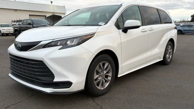 2024 Toyota Sienna LE