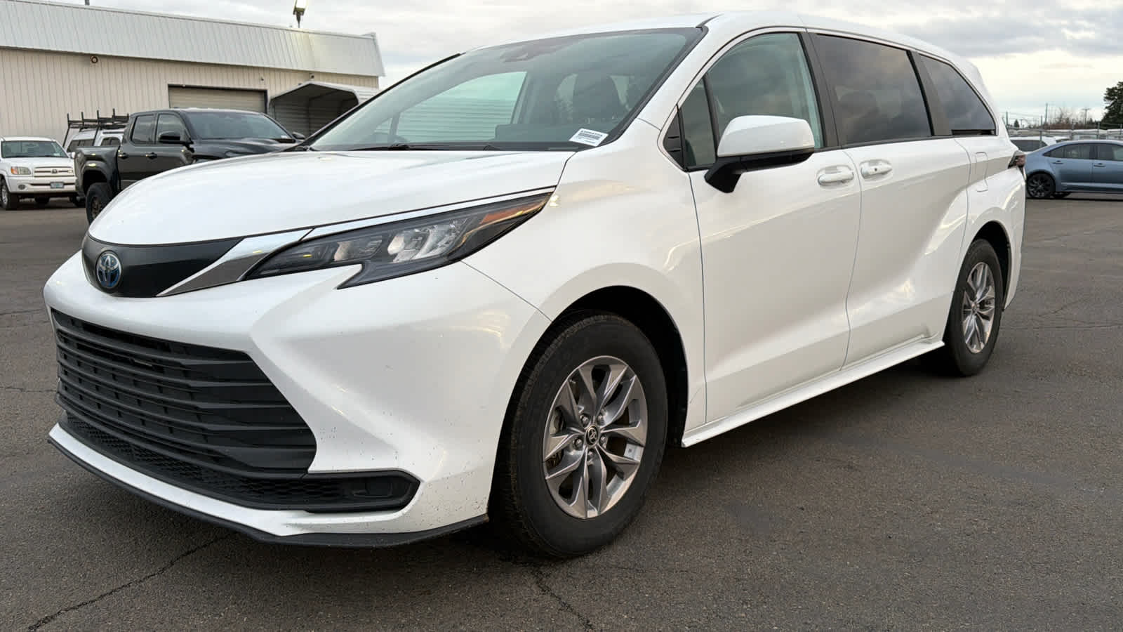 2024 Toyota Sienna LE