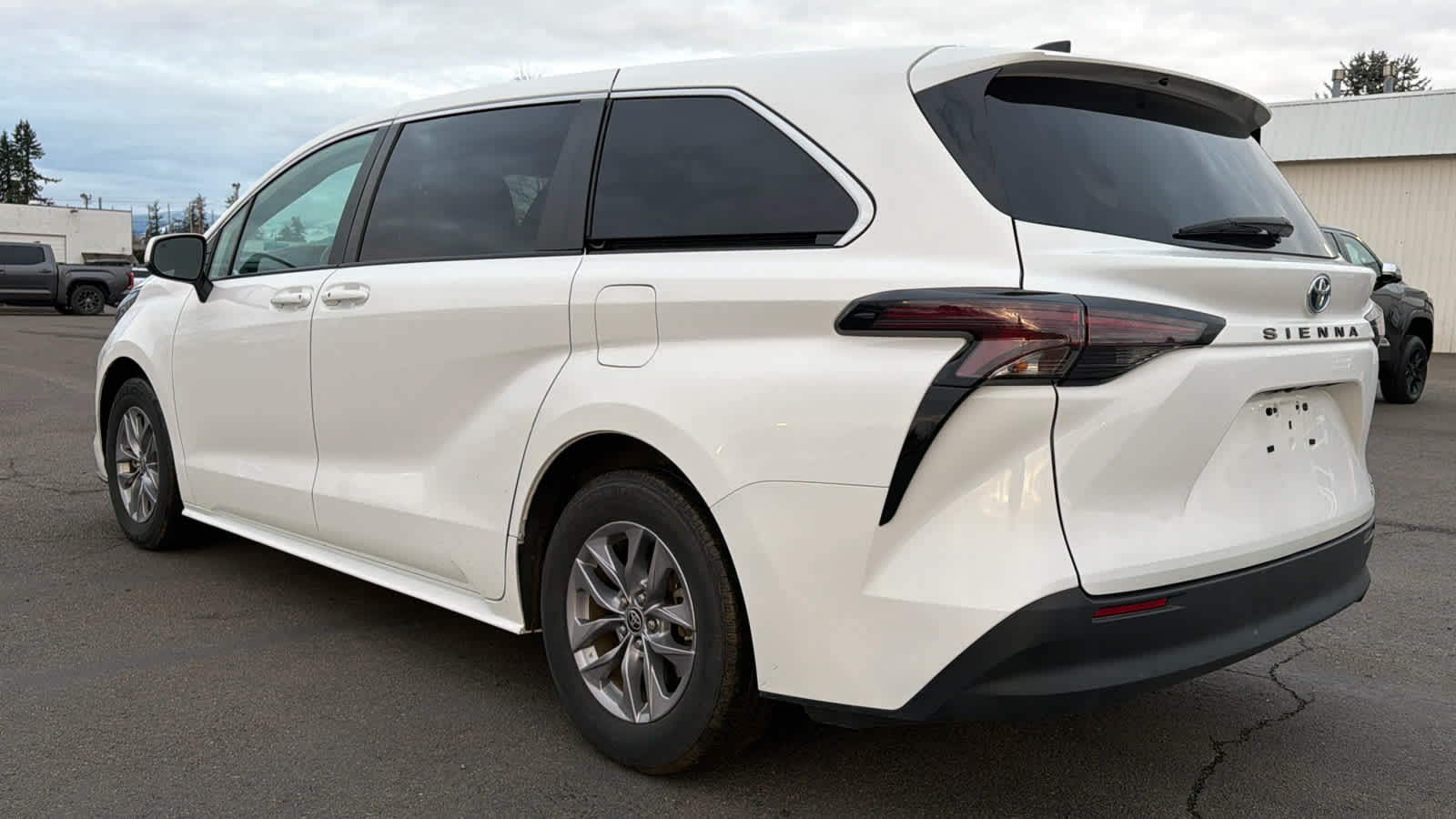 2024 Toyota Sienna LE