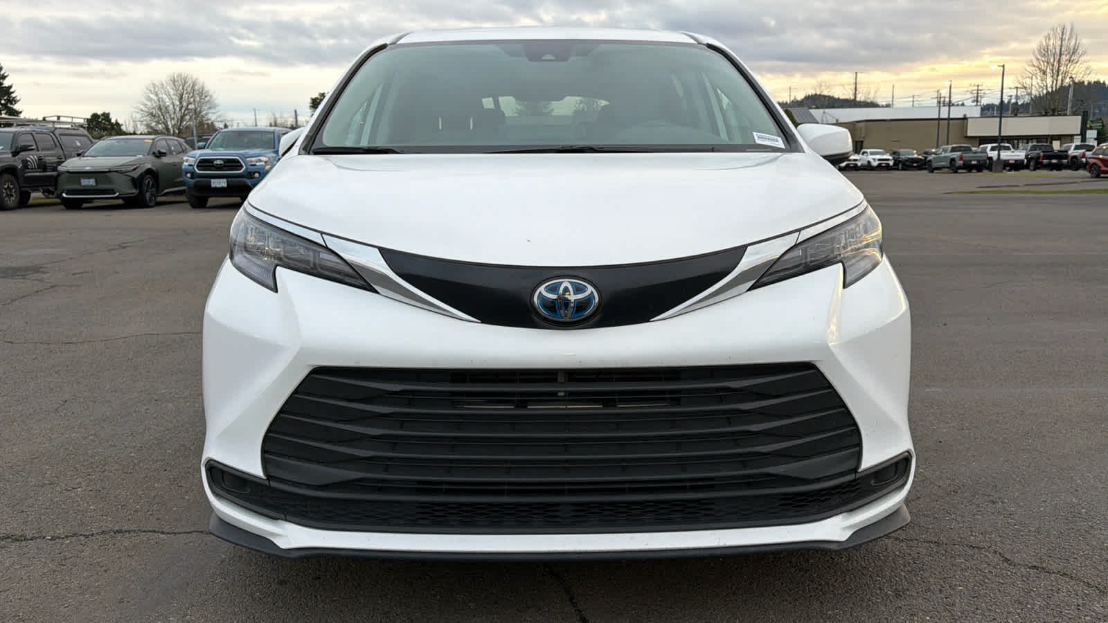 2024 Toyota Sienna LE