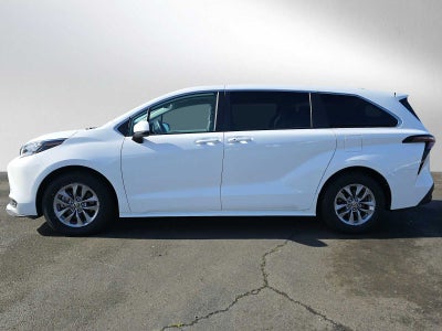 2024 Toyota Sienna LE