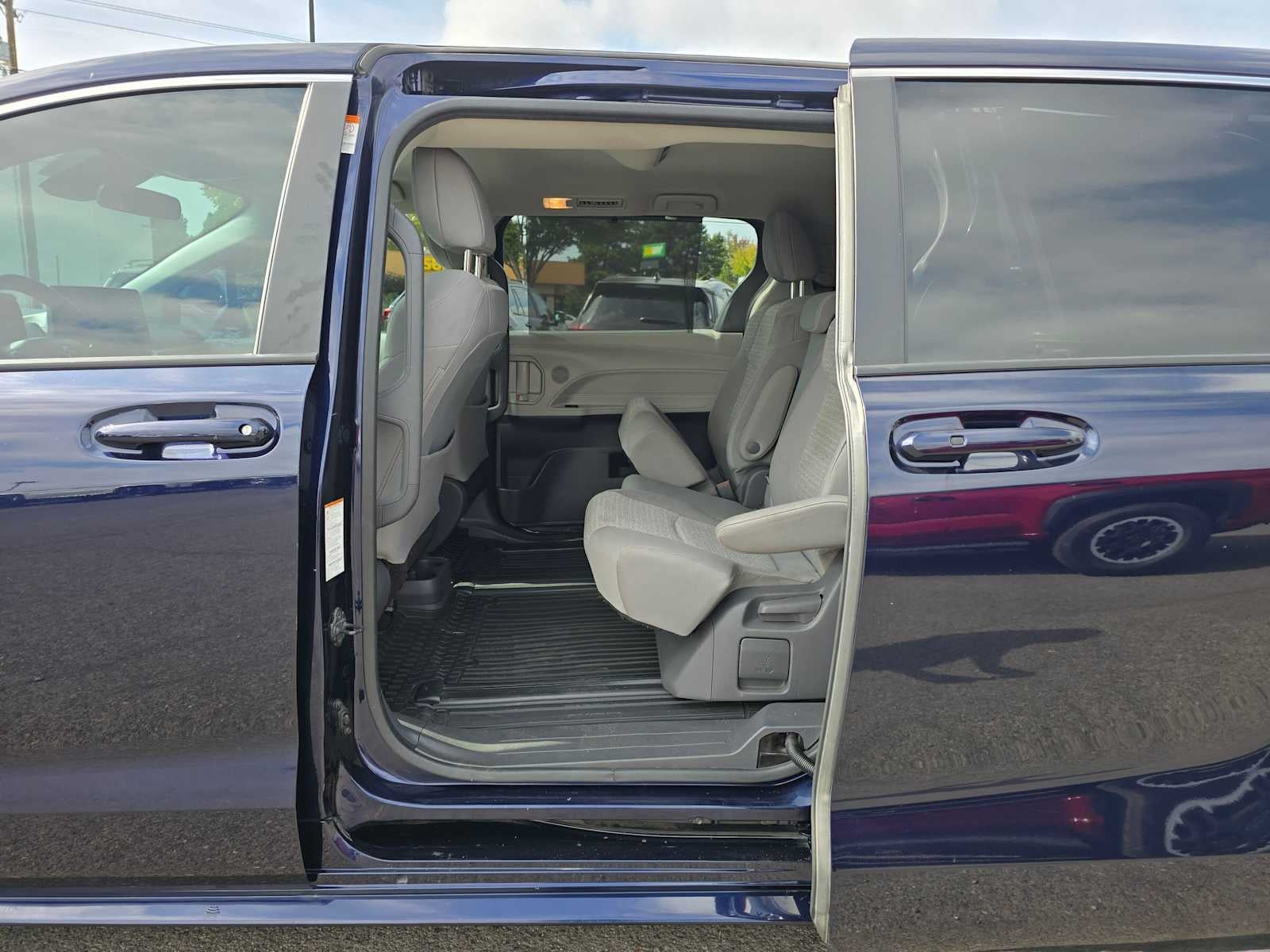 2021 Toyota Sienna LE
