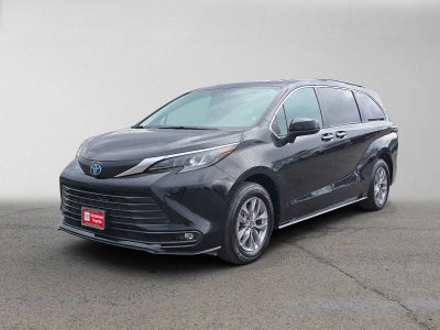 2025 Toyota Sienna XLE
