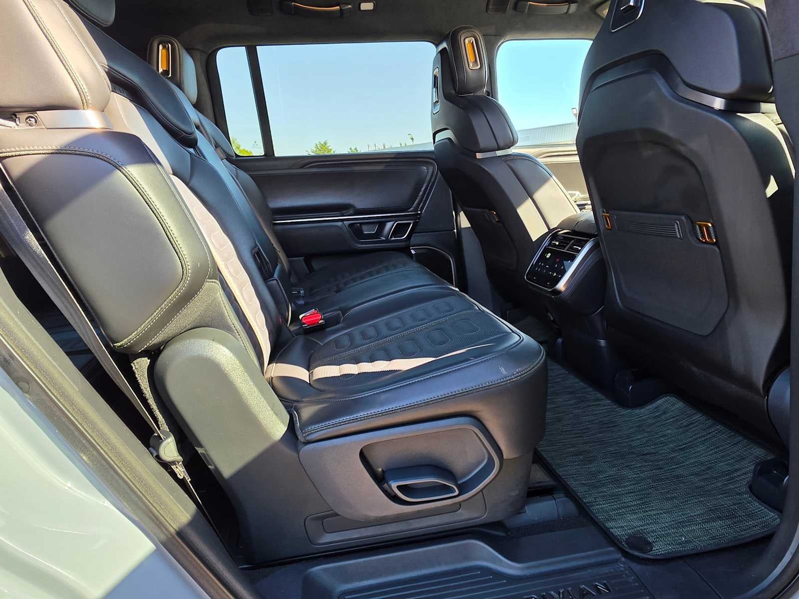 2023 Rivian R1S Adventure