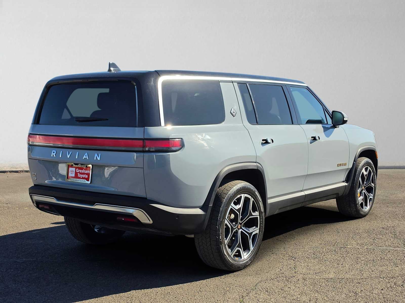 2023 Rivian R1S Adventure