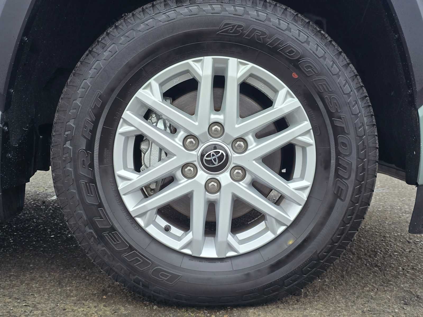 2024 Toyota Sequoia SR5