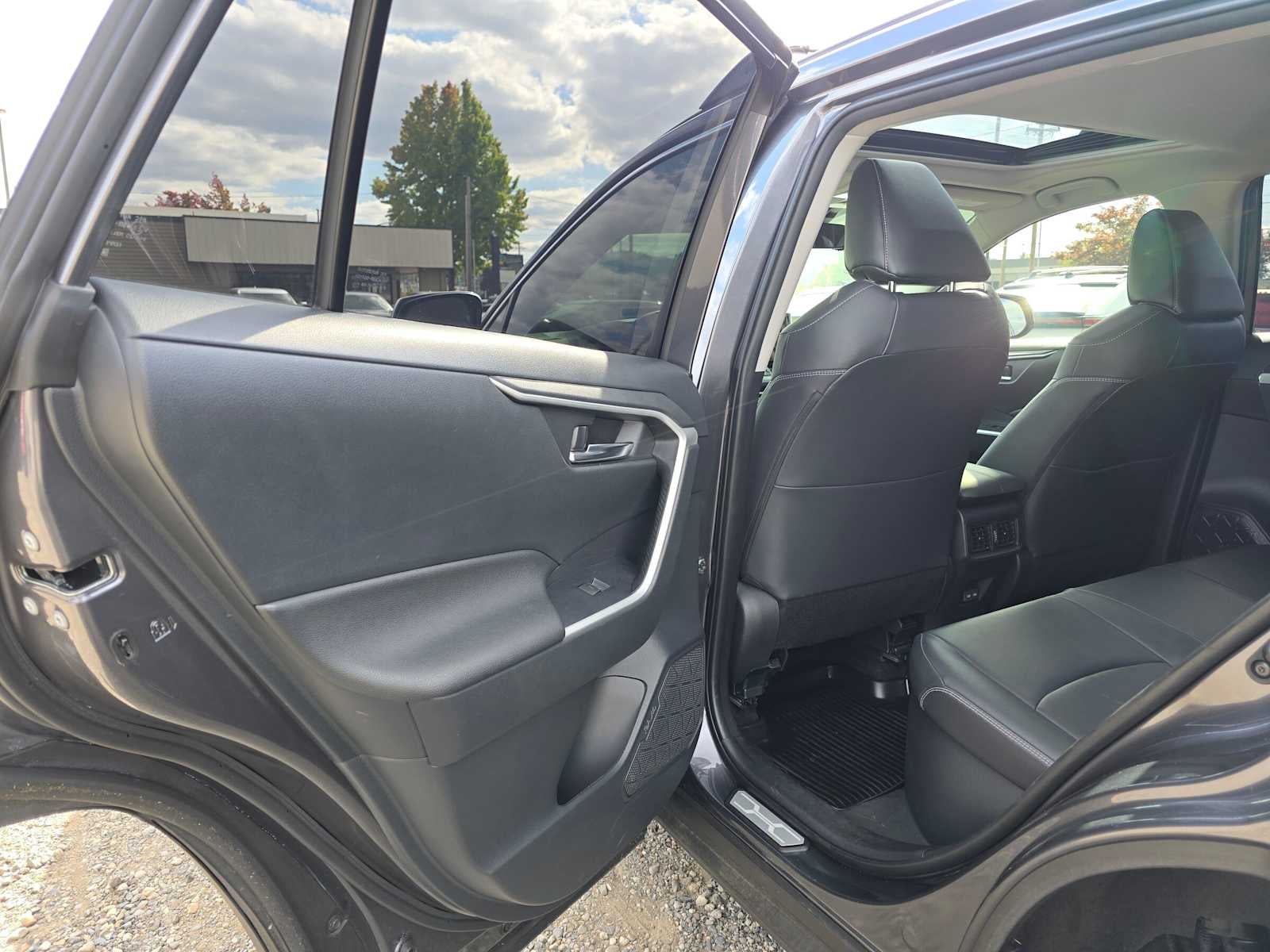2025 Toyota RAV4 Hybrid XLE Premium