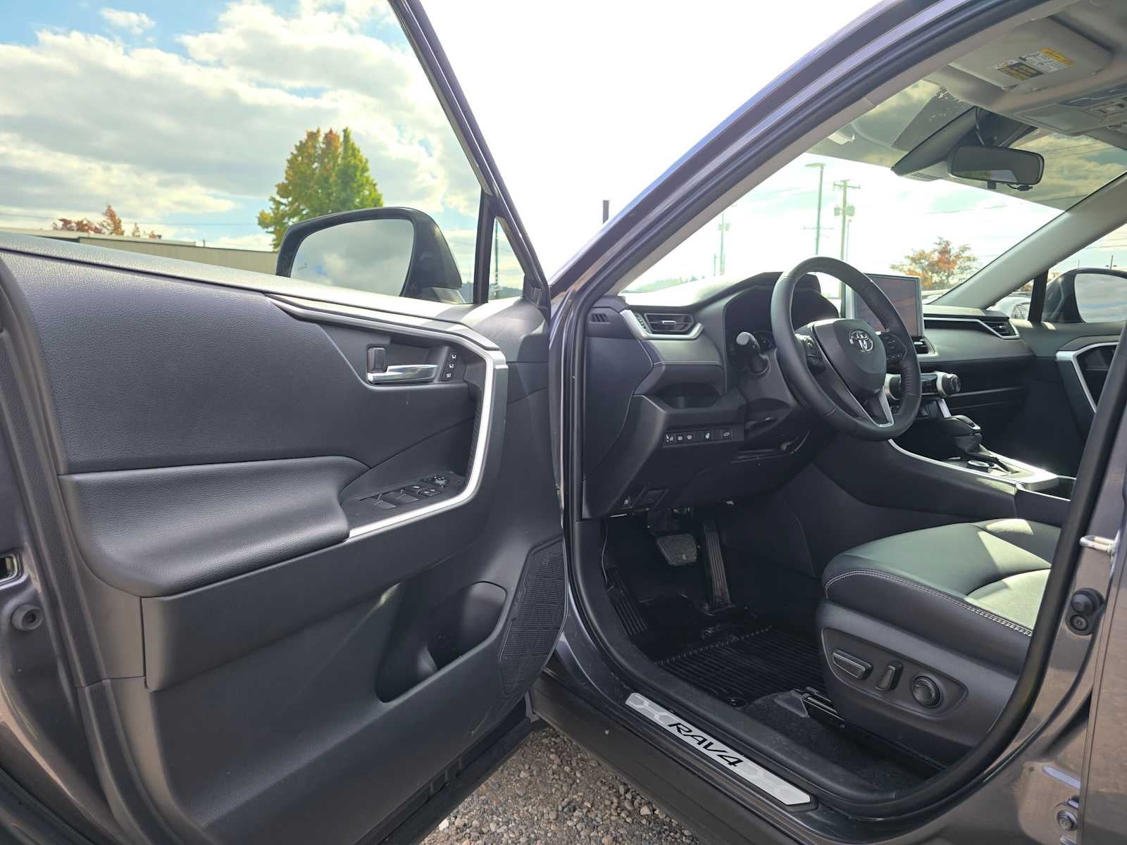 2025 Toyota RAV4 Hybrid XLE Premium