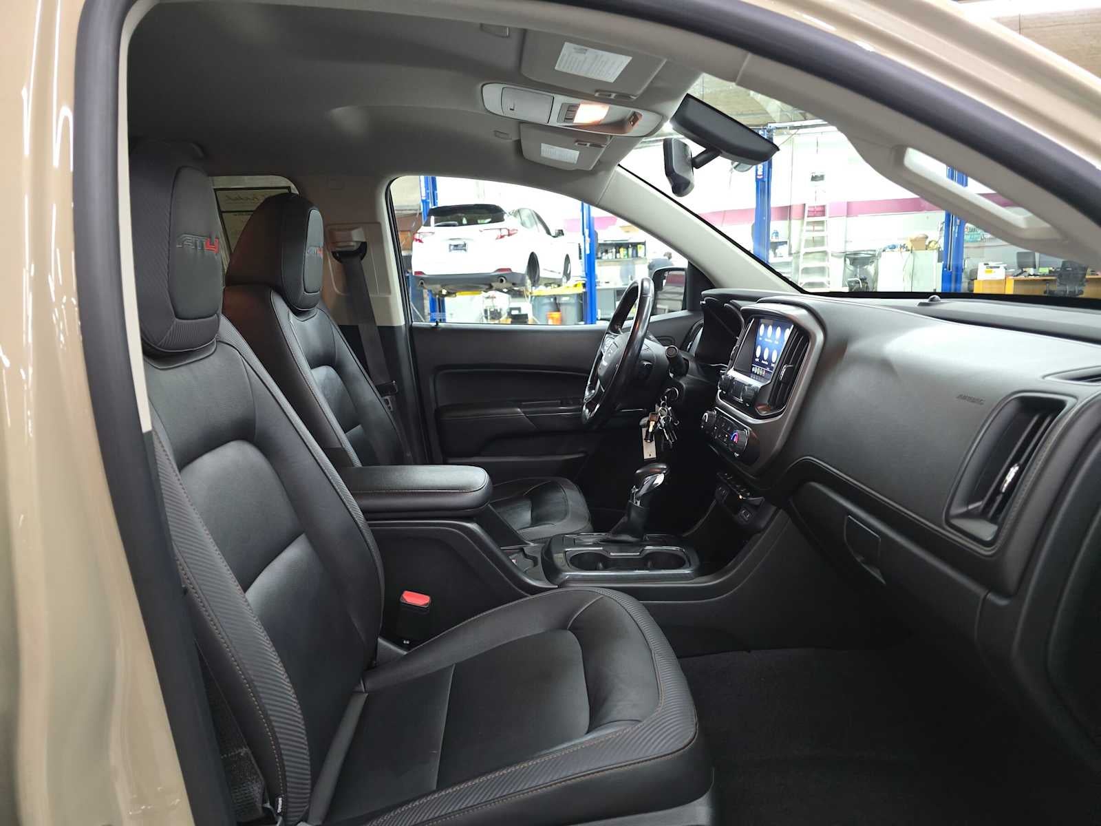 2022 GMC Canyon 4WD AT4 w/Leather
