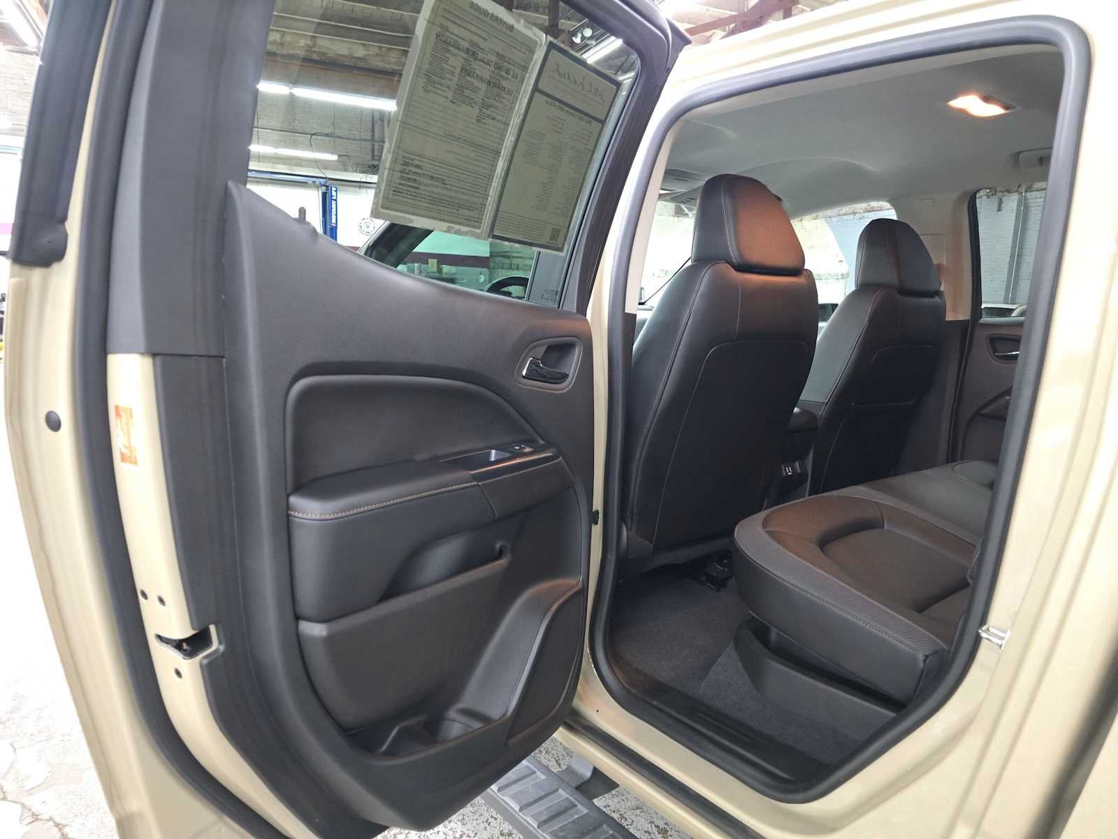 2022 GMC Canyon 4WD AT4 w/Leather