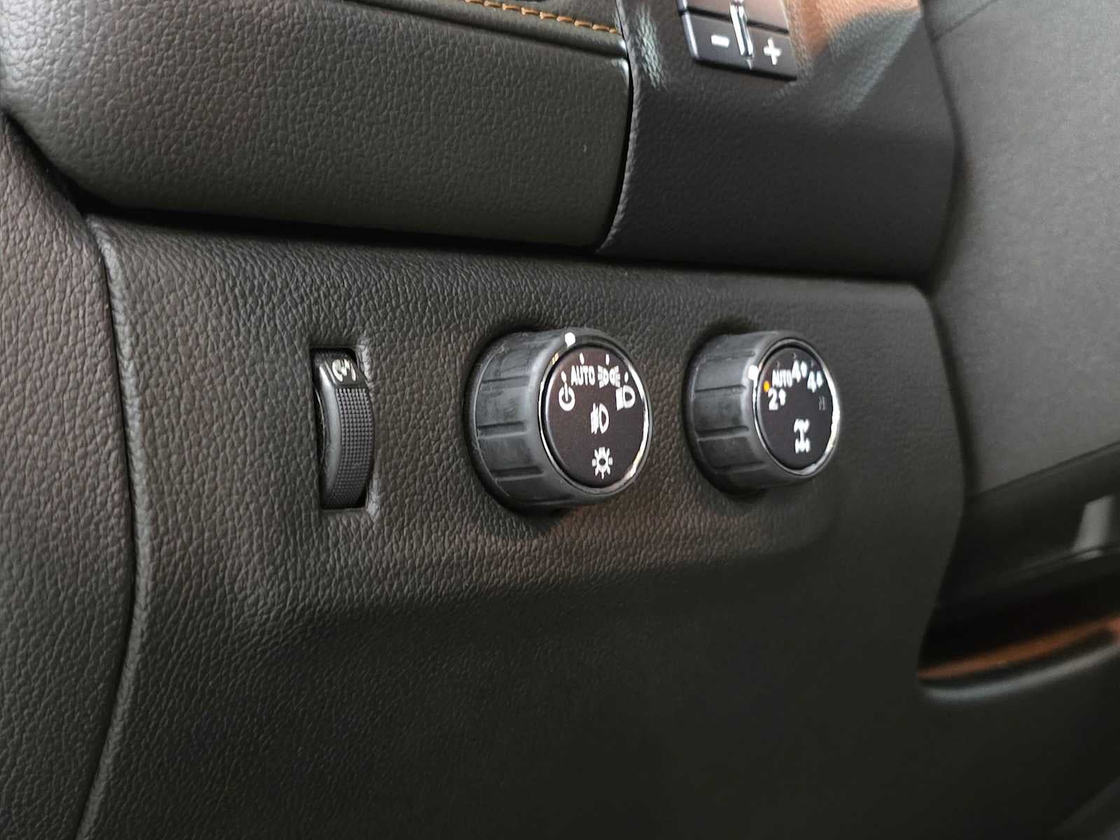 2022 GMC Canyon 4WD AT4 w/Leather
