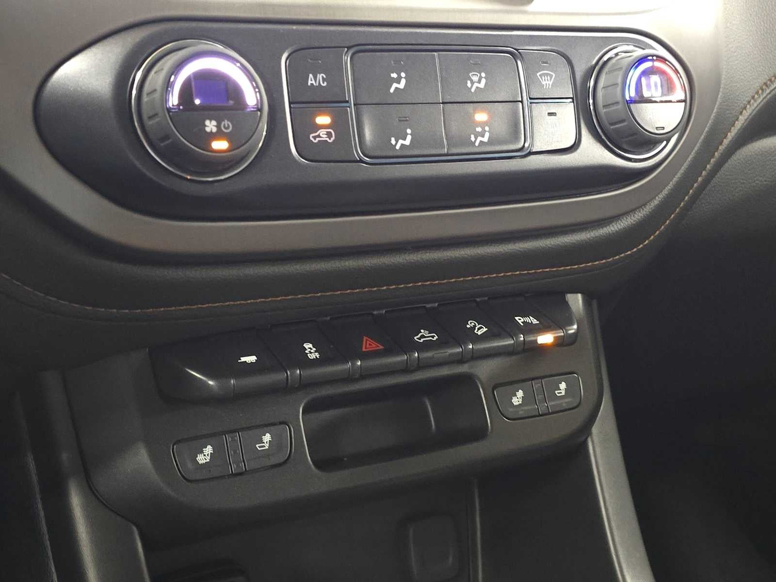2022 GMC Canyon 4WD AT4 w/Leather