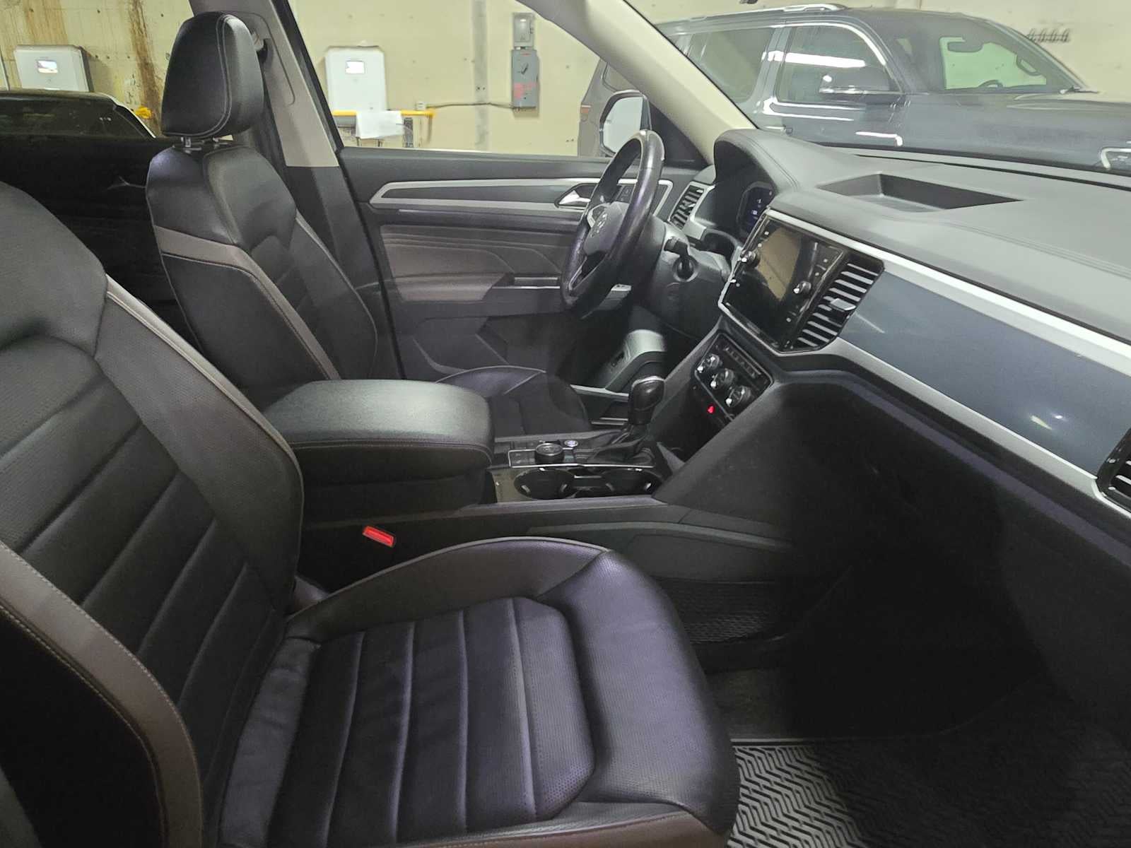 2022 Volkswagen Atlas 3.6L V6 SEL Premium R-Line