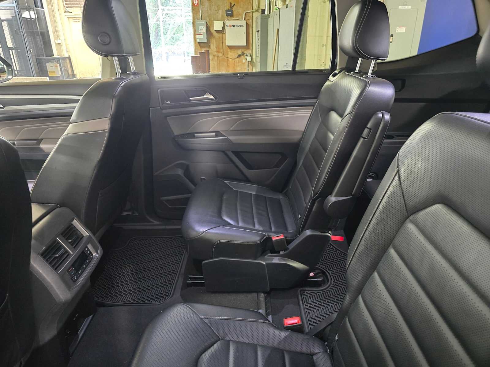 2022 Volkswagen Atlas 3.6L V6 SEL Premium R-Line