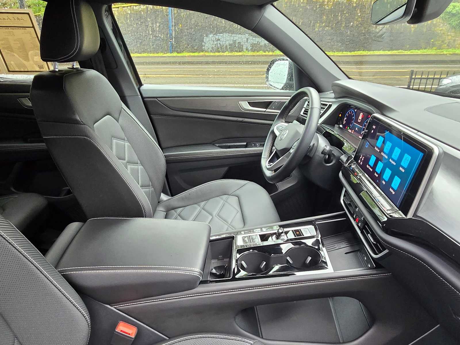 2025 Volkswagen Atlas Cross Sport 2.0T SE w/Technology