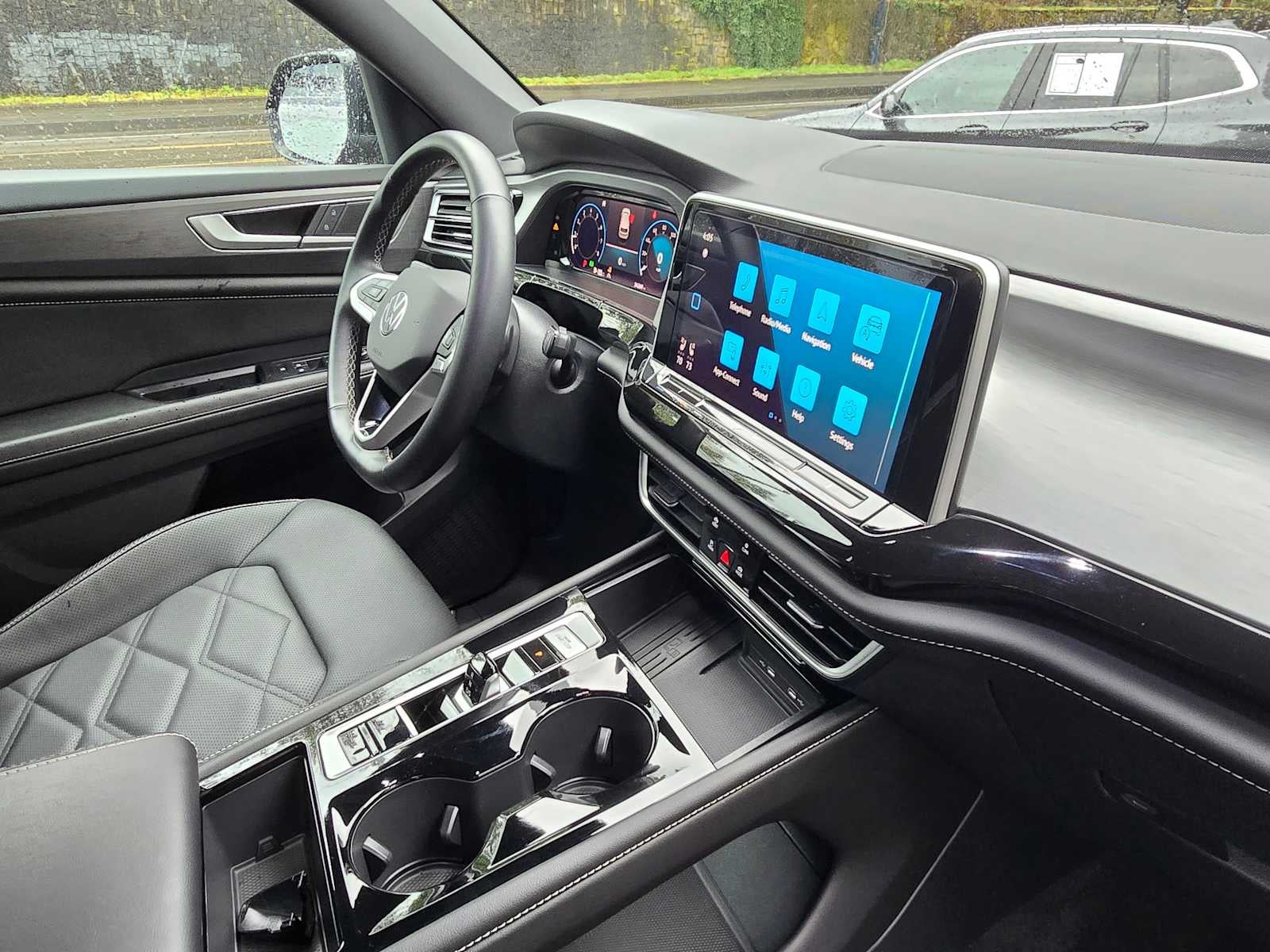 2025 Volkswagen Atlas Cross Sport 2.0T SE w/Technology
