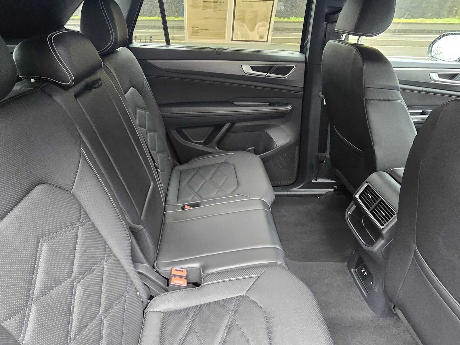 2025 Volkswagen Atlas Cross Sport 2.0T SE w/Technology