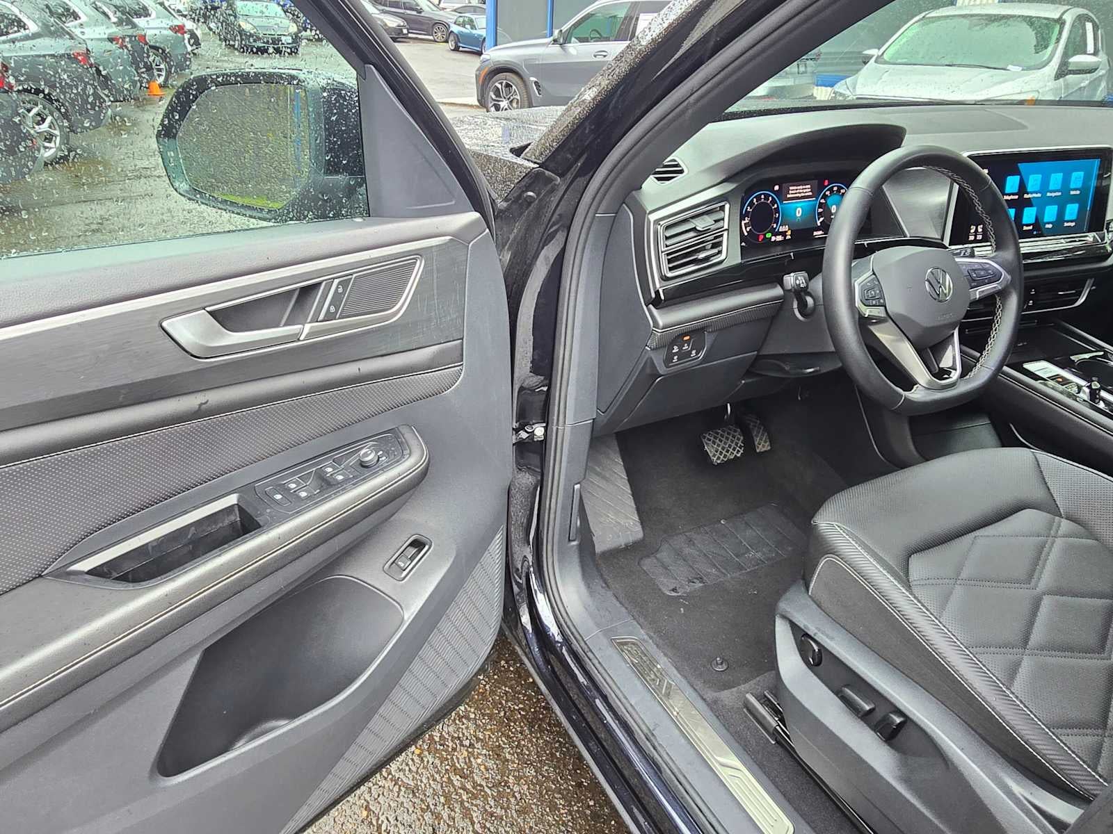 2025 Volkswagen Atlas Cross Sport 2.0T SE w/Technology