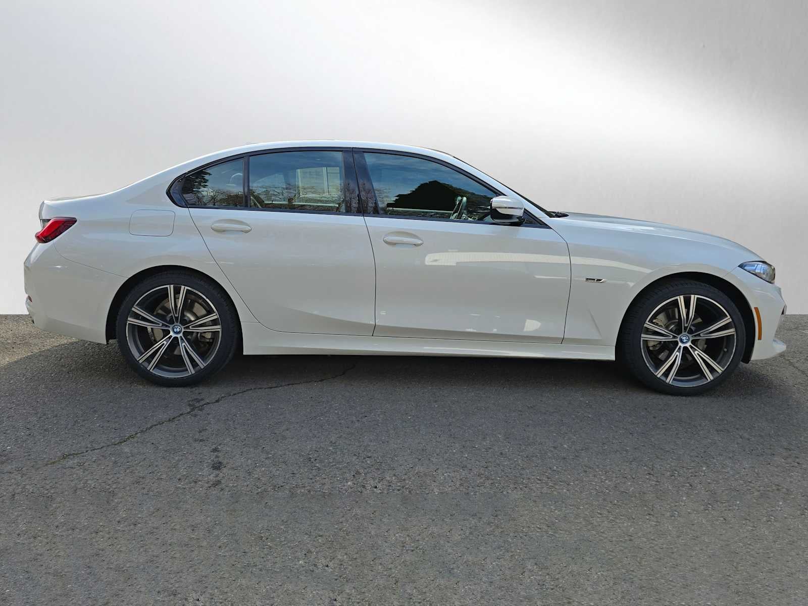 2023 BMW 330e xDrive 330e xDrive