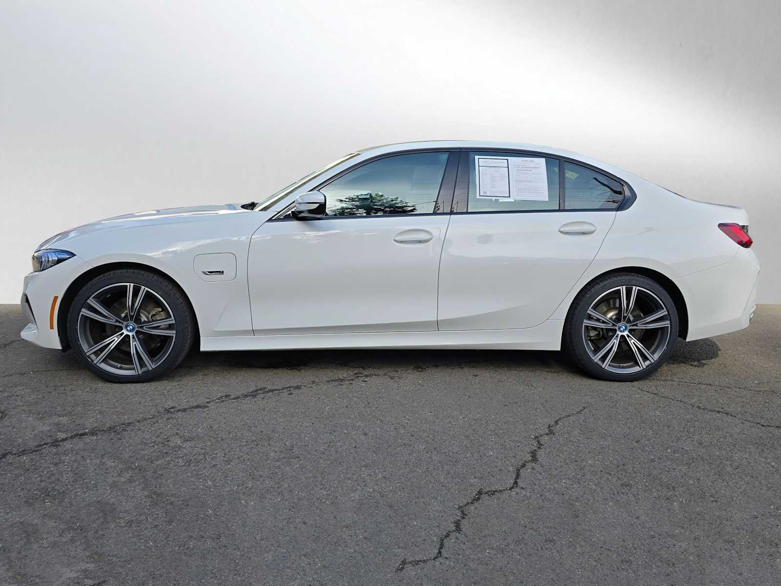 2023 BMW 330e xDrive 330e xDrive