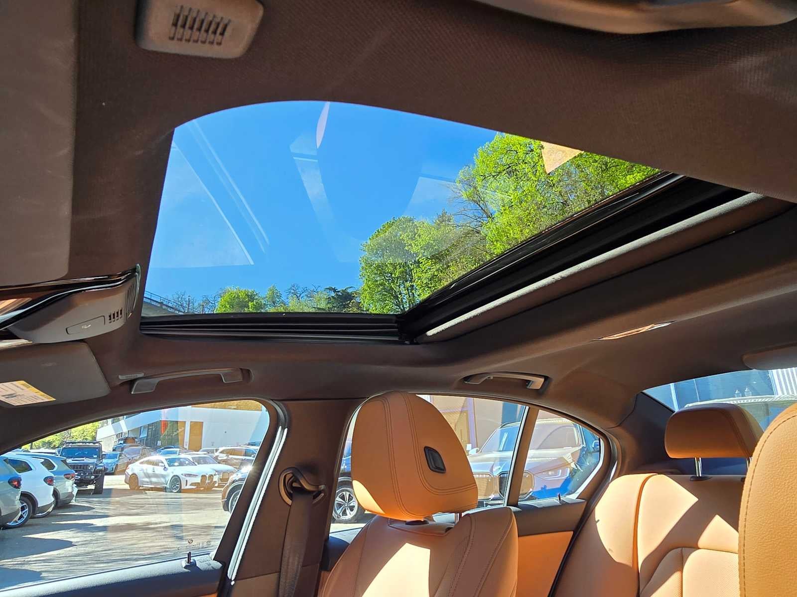 2024 BMW 330e xDrive 330e xDrive