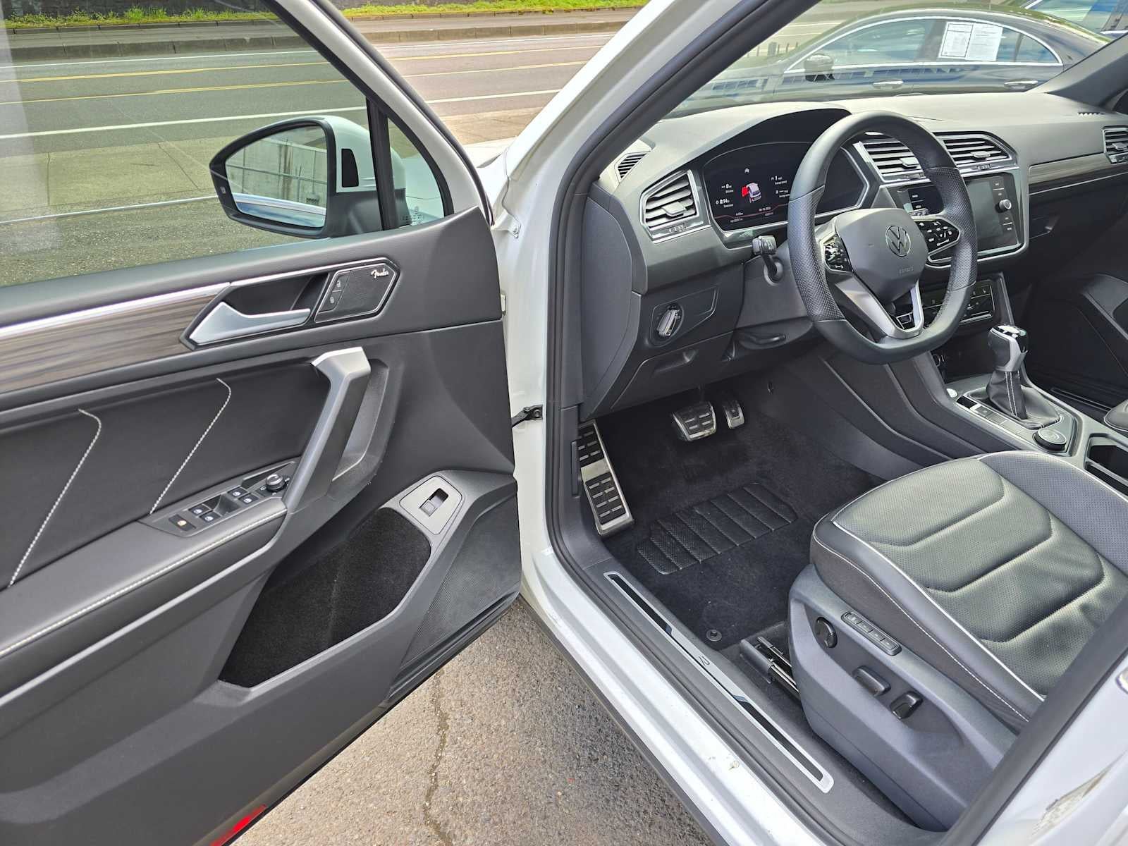 2023 Volkswagen Tiguan SEL R-Line