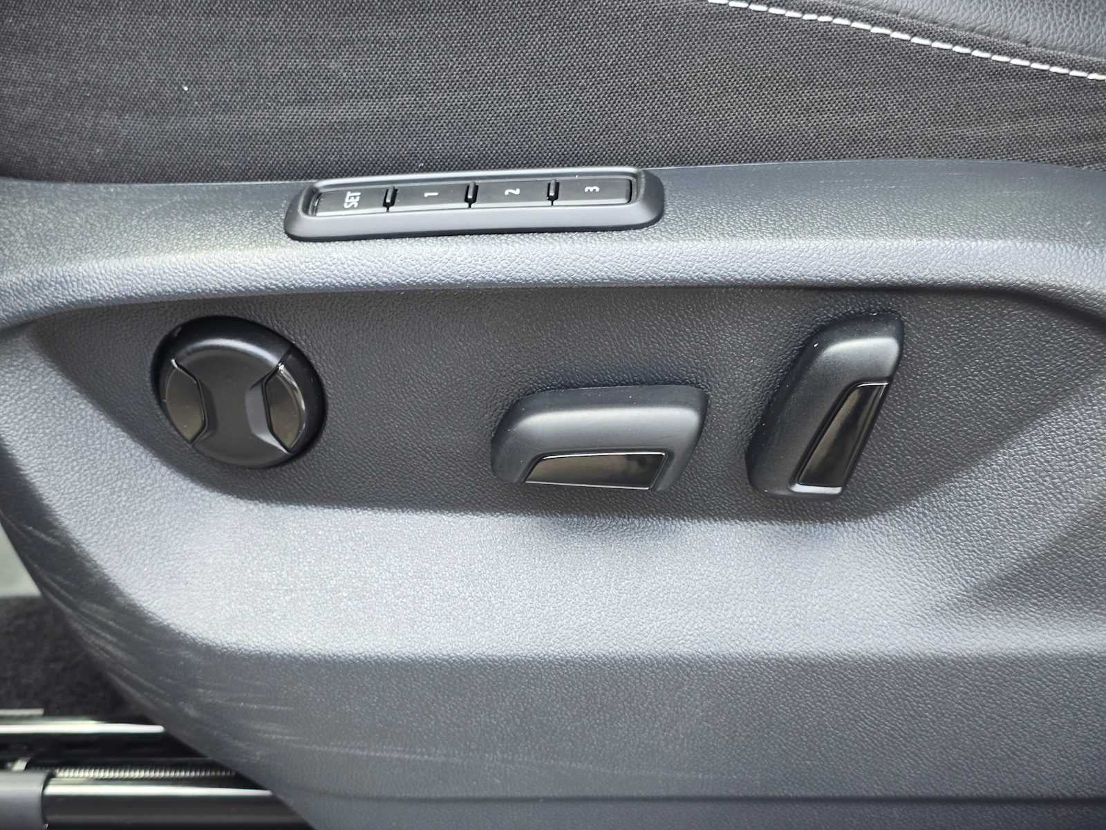 2023 Volkswagen Tiguan SEL R-Line