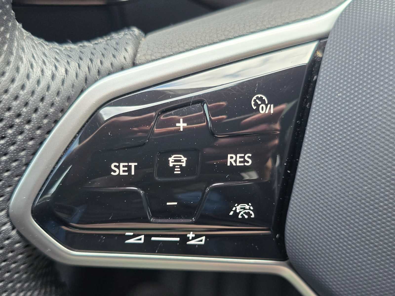 2023 Volkswagen Tiguan SEL R-Line