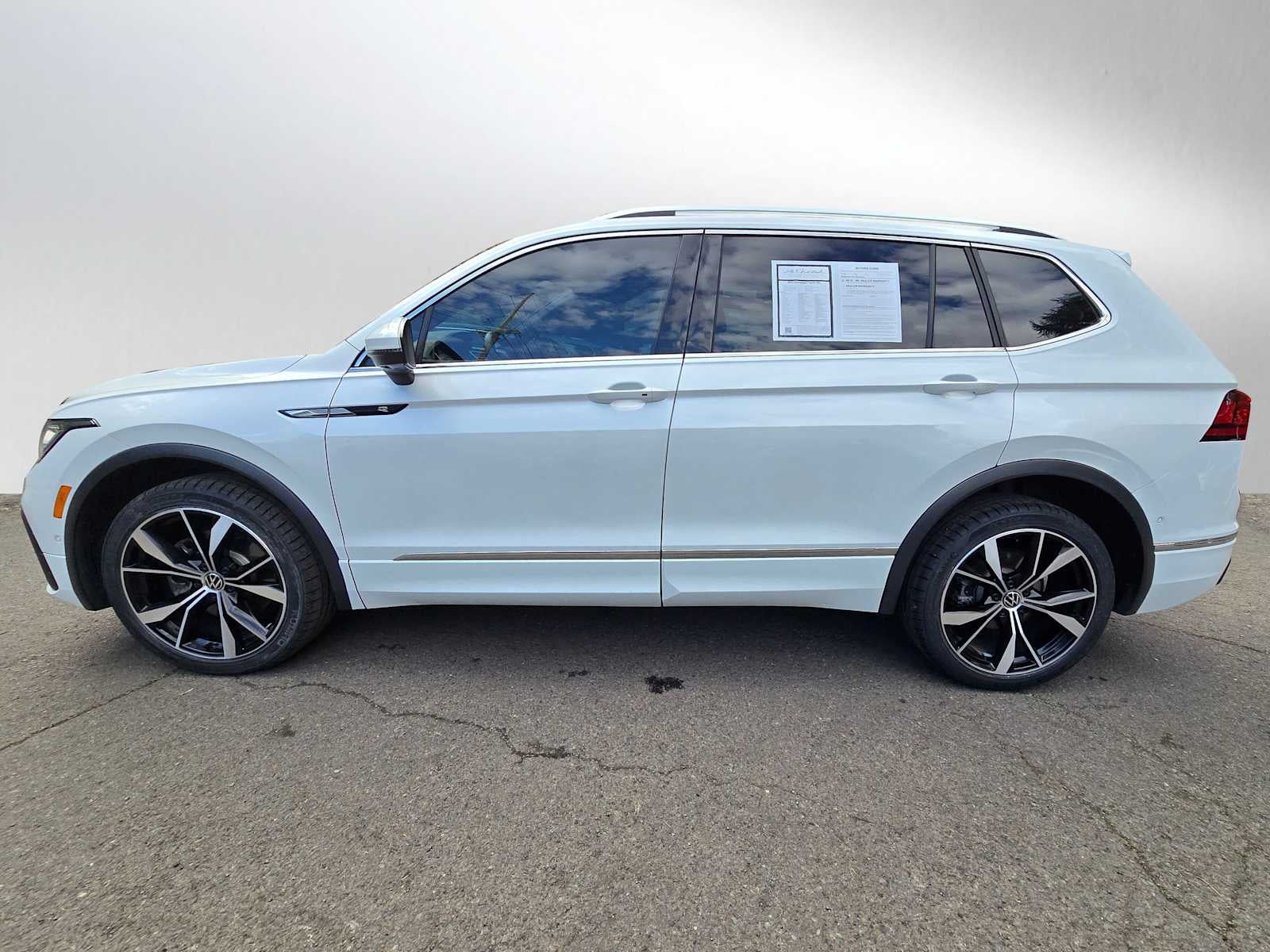2023 Volkswagen Tiguan SEL R-Line