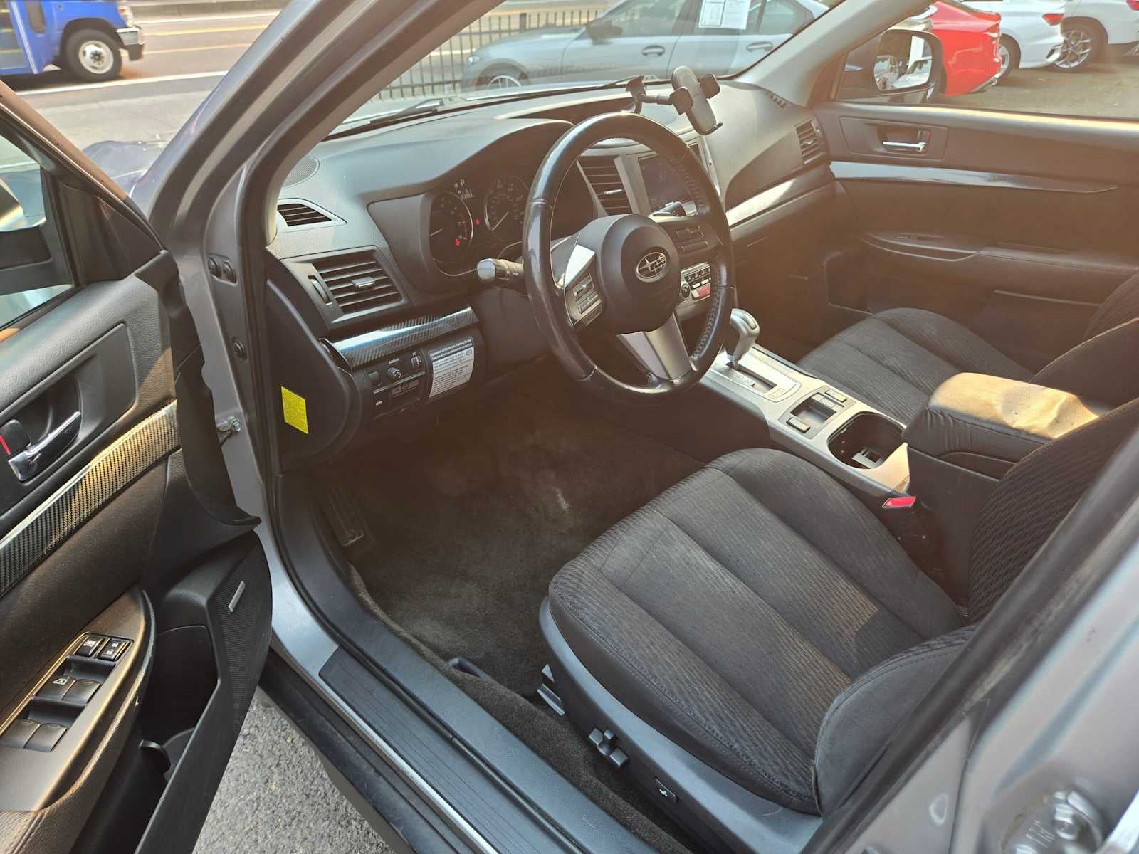 2011 Subaru Outback 2.5i Prem AWP/HK Aud