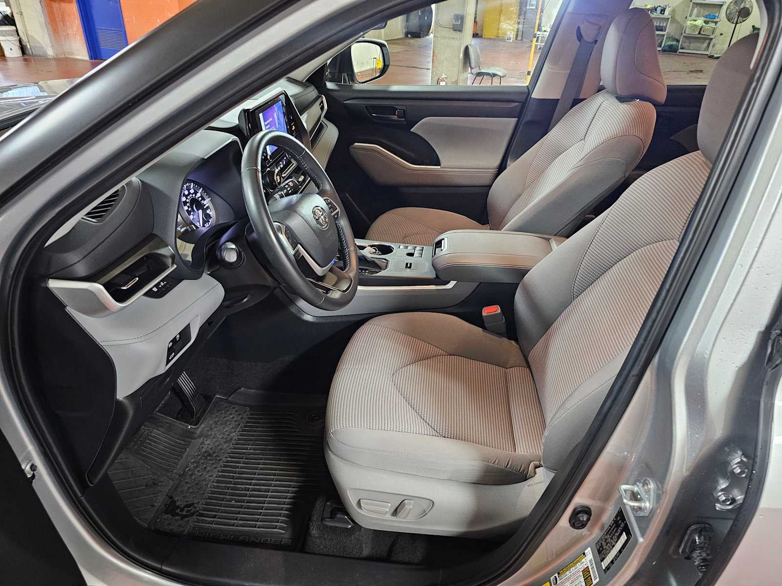 2023 Toyota Highlander LE