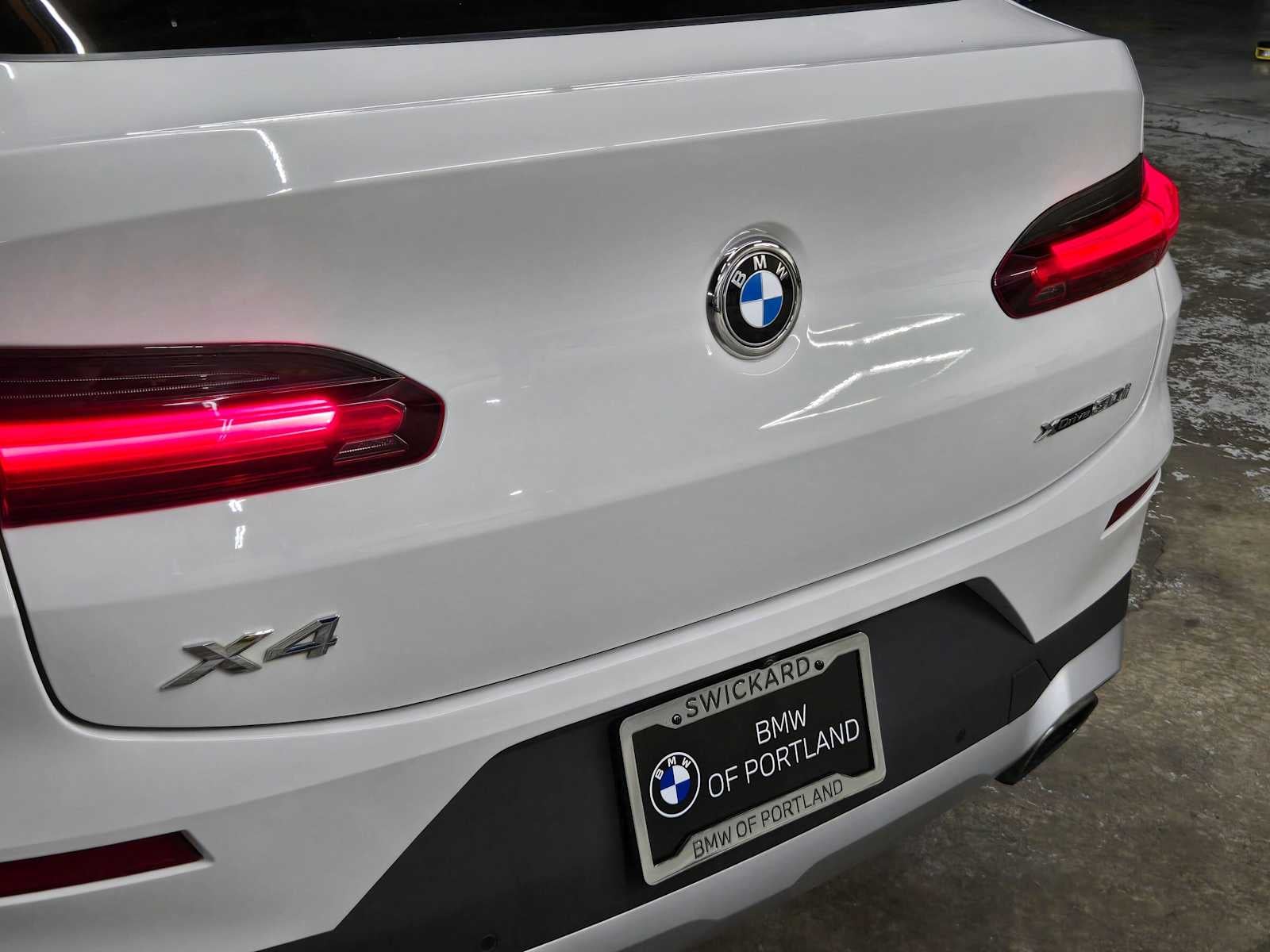 2023 BMW X4 xDrive30i