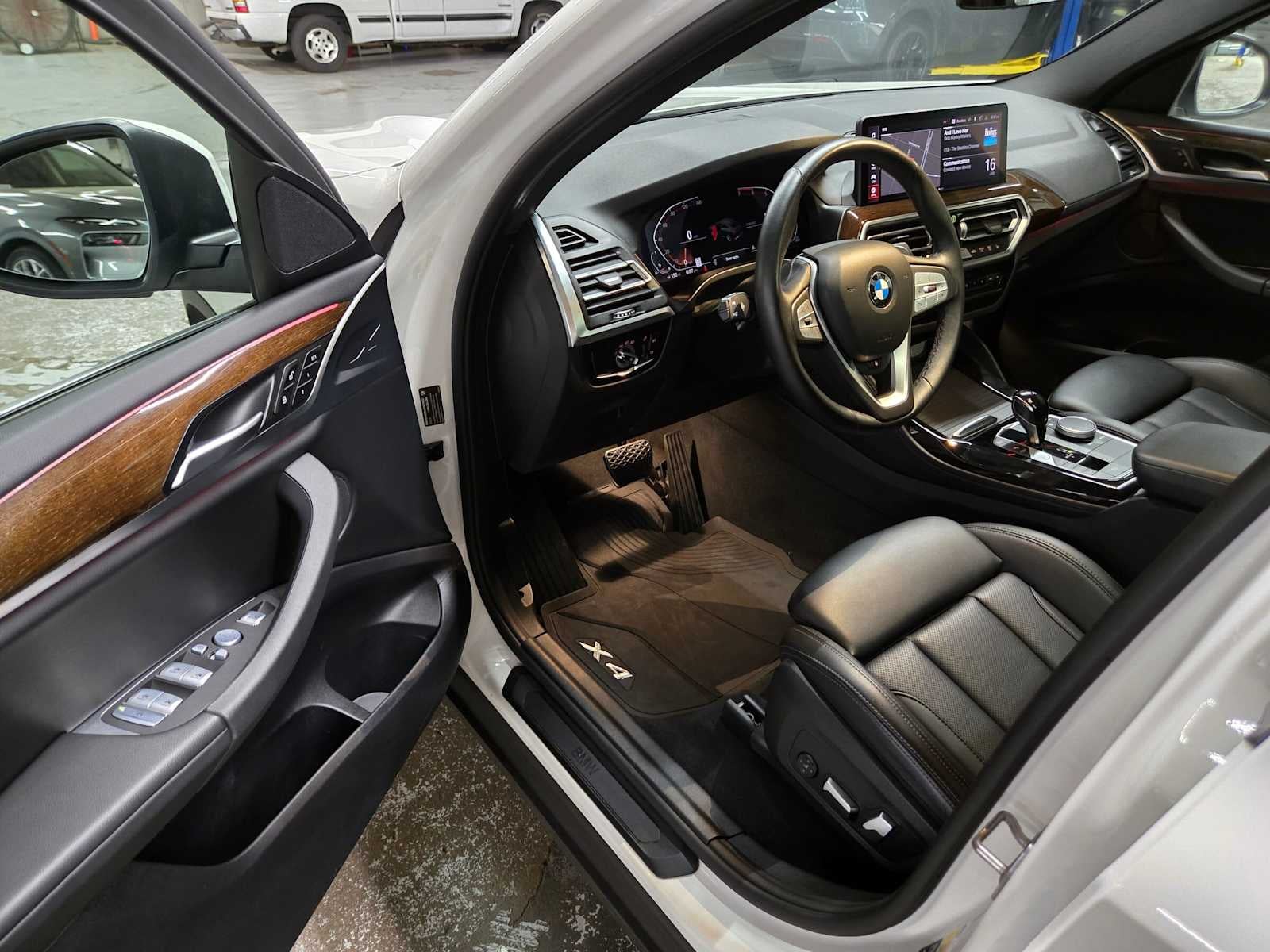 2023 BMW X4 xDrive30i