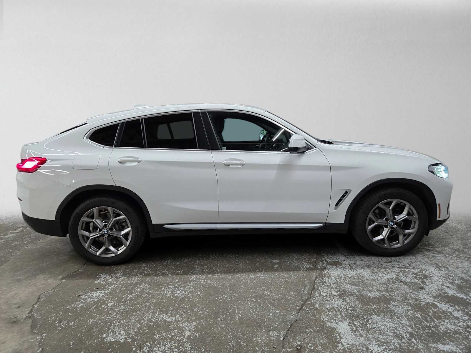 2023 BMW X4 xDrive30i