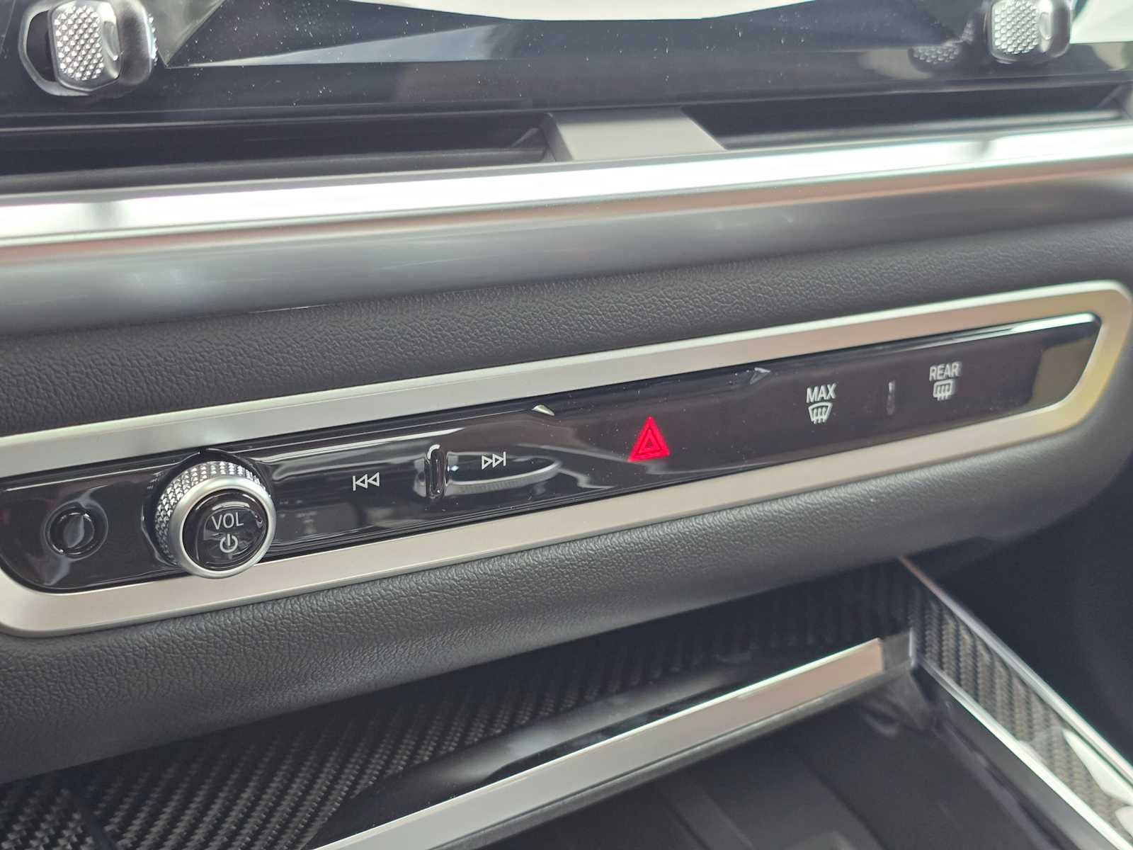 2026 BMW X7 M60i M60i