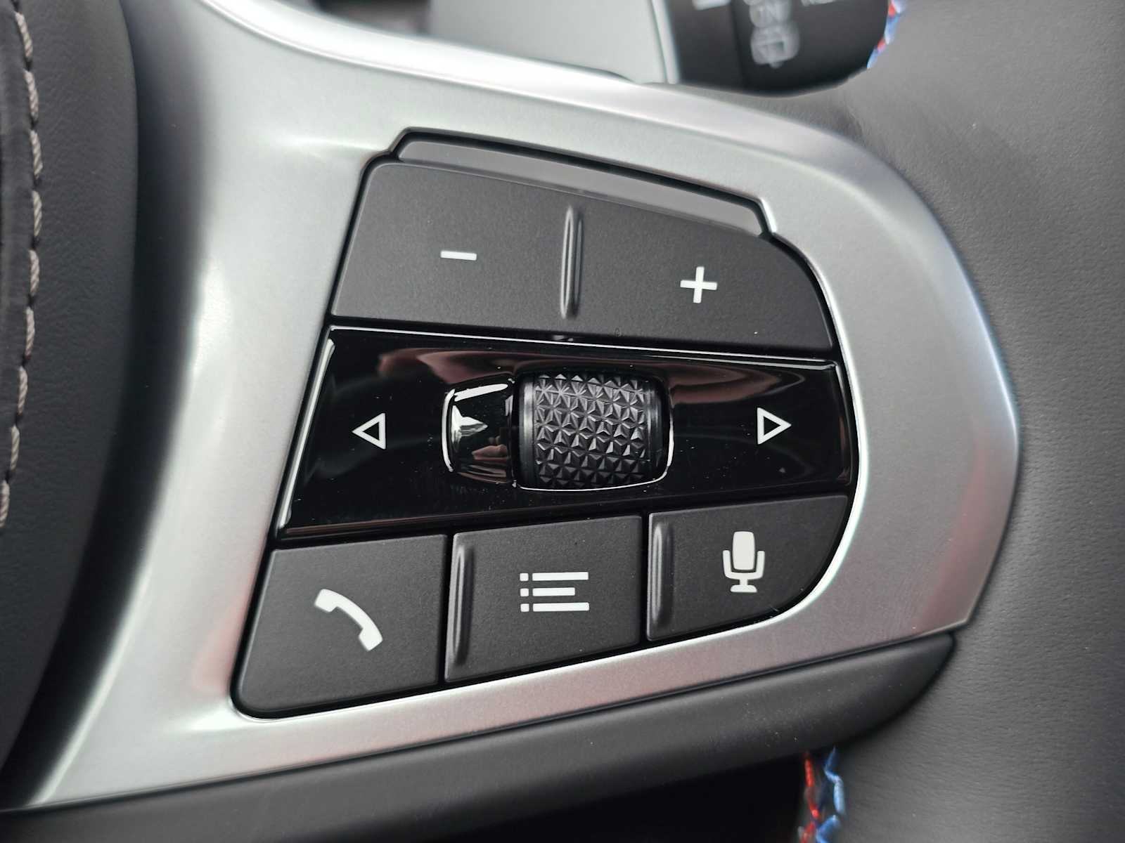 2026 BMW X7 M60i M60i