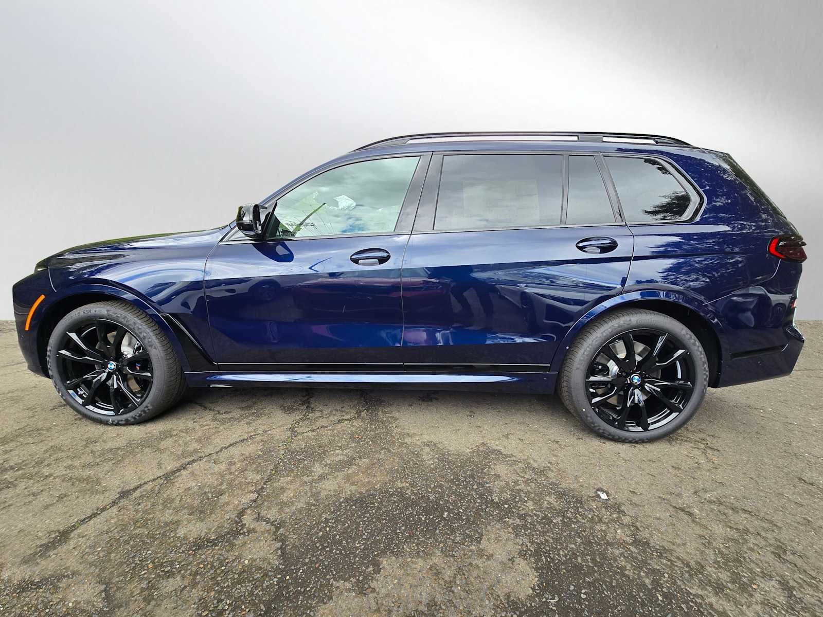 2026 BMW X7 M60i M60i