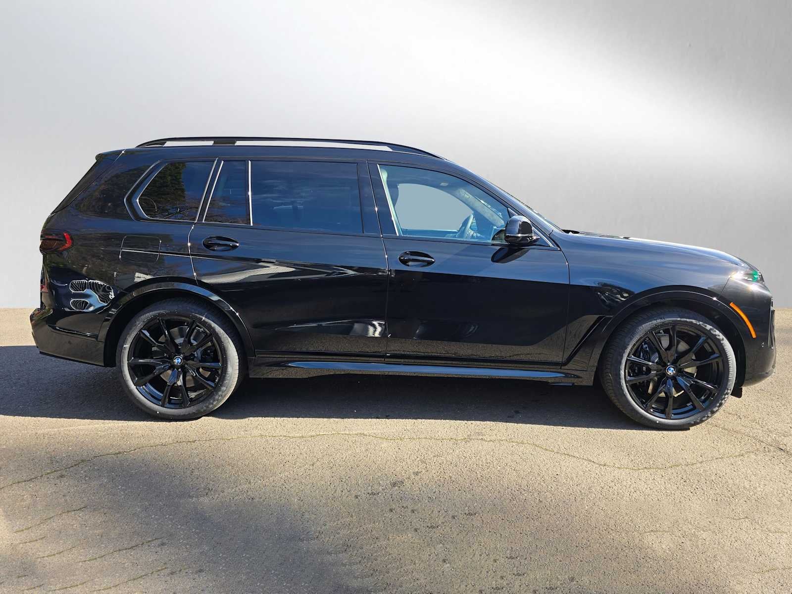 2026 BMW X7 M60i M60i