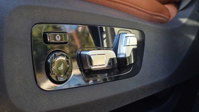 2026 BMW X7 M60i M60i