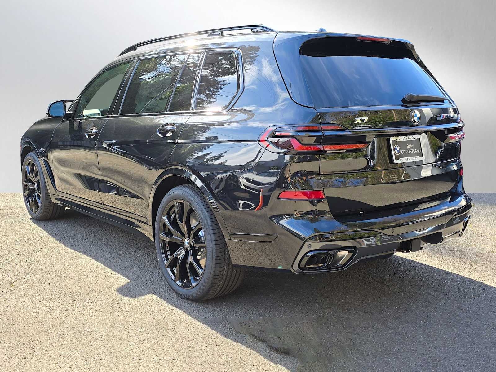 2026 BMW X7 M60i M60i