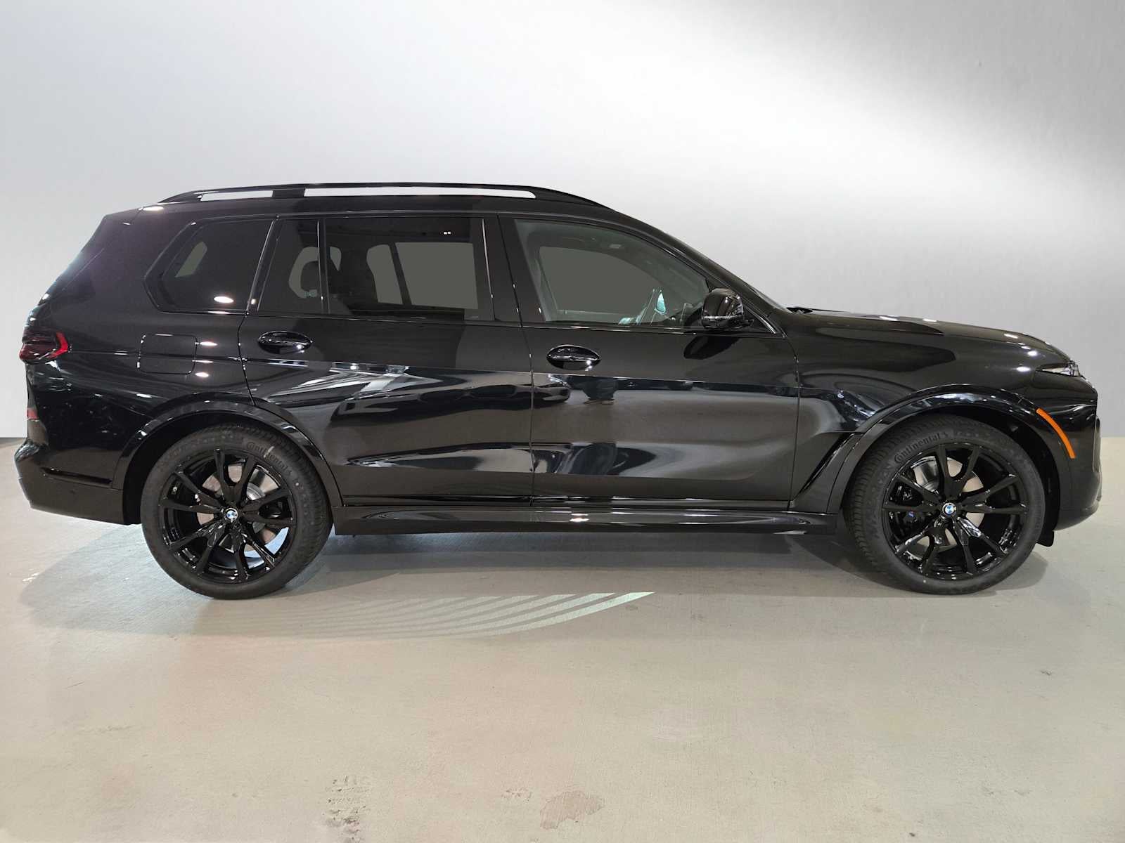2027 BMW X7 M60i M60i