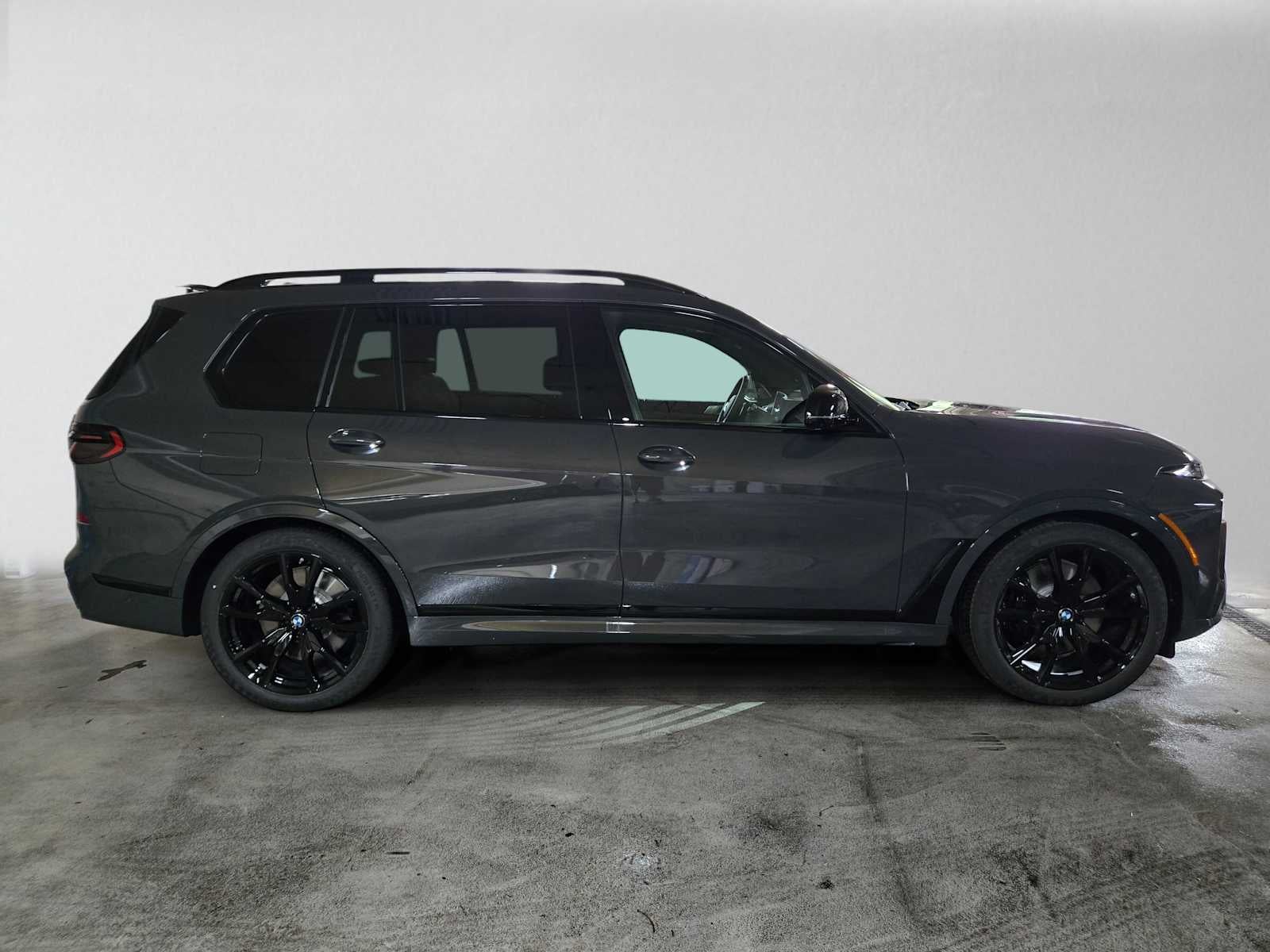 2027 BMW X7 M60i