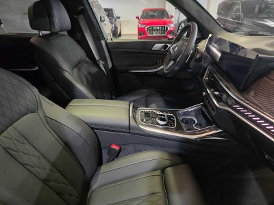2026 BMW X7 M60i M60i