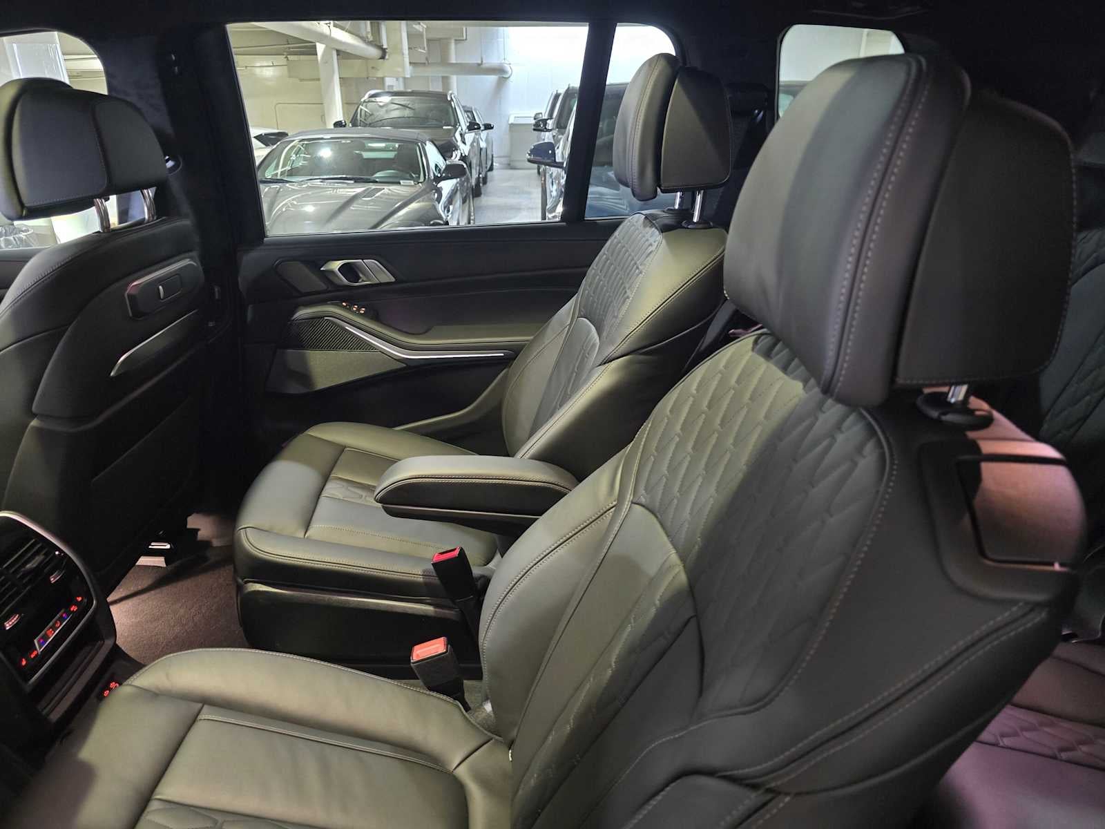 2026 BMW X7 M60i M60i