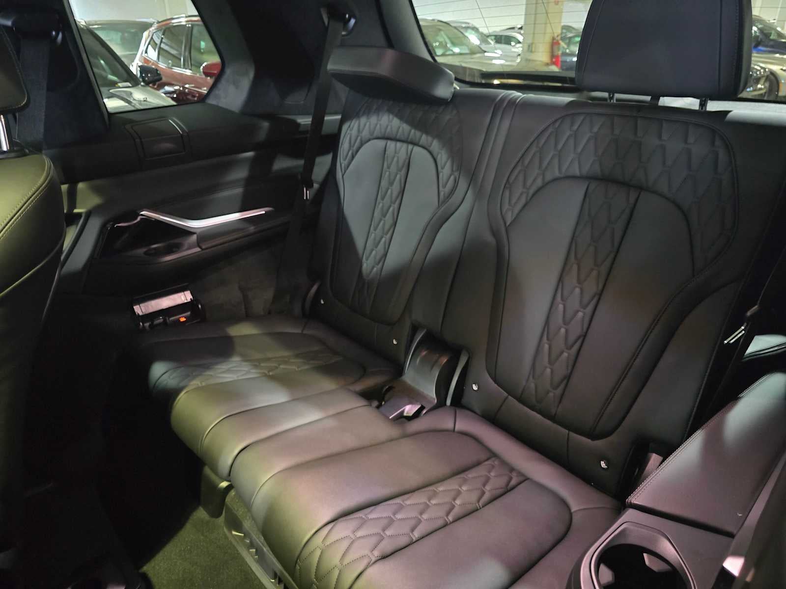 2026 BMW X7 M60i M60i