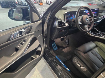 2026 BMW X7 M60i M60i