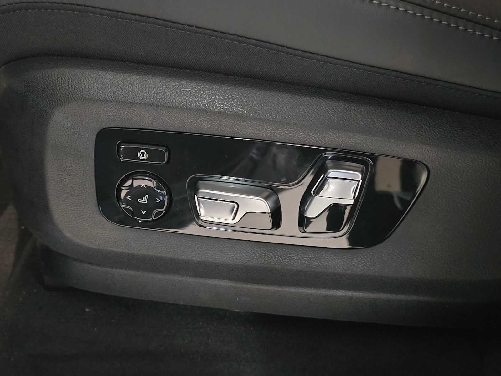 2026 BMW X7 M60i M60i